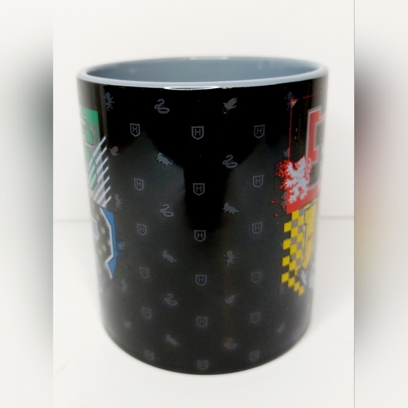 Black Licensed Oversized 20oz Harry Potter Hogwarts Mug 360 design - Picture 2 of 5